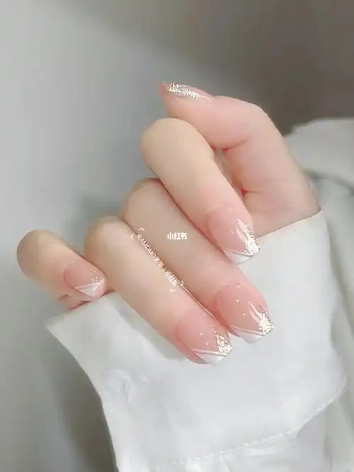 夏季简约法式边美甲