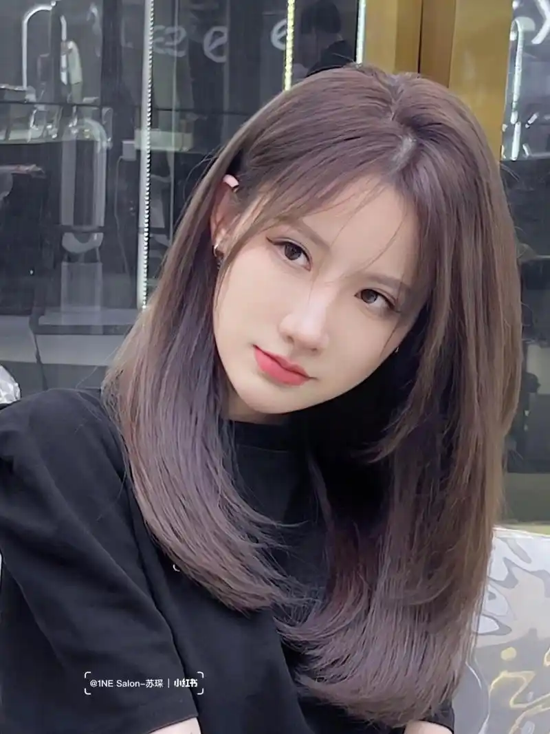 圆脸方脸女生都适合的层次感中长发78蓬松显脸小～ #圆脸发型推荐