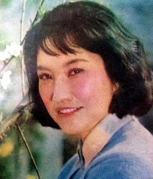 祝希娟获百花影后,事业巅峰时与画家丈夫结婚,育有一女一子