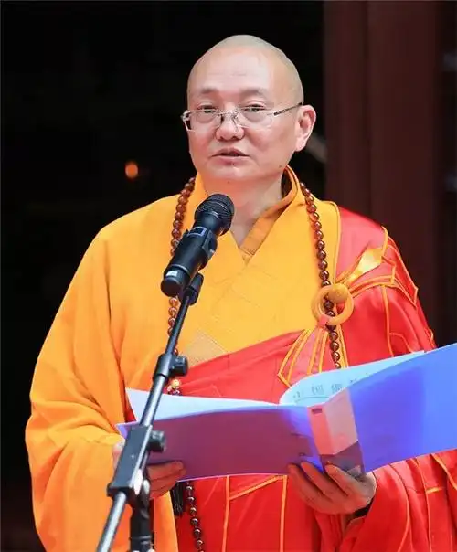 宏度法师荣膺灵岩山寺方丈升座典礼隆重举行