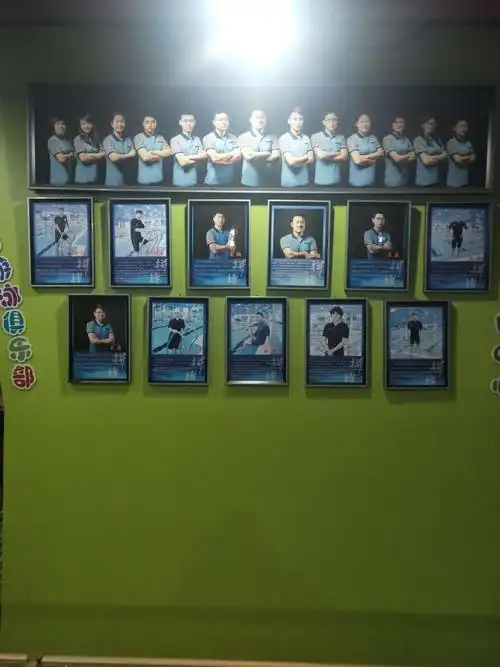 青少年游泳培训中心,为您的孩子提供最专业的游泳教练!