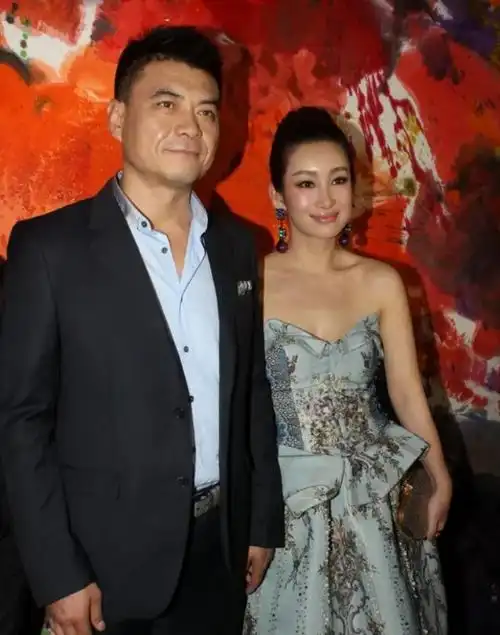 实力派演员王新军与唐静离婚后二婚携手秦海璐再获幸福