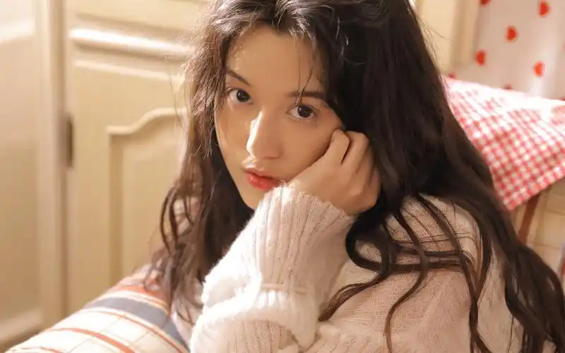 长卷发美女性感写真图片桌面壁纸高清大图预览1920x1200_美女壁纸下载