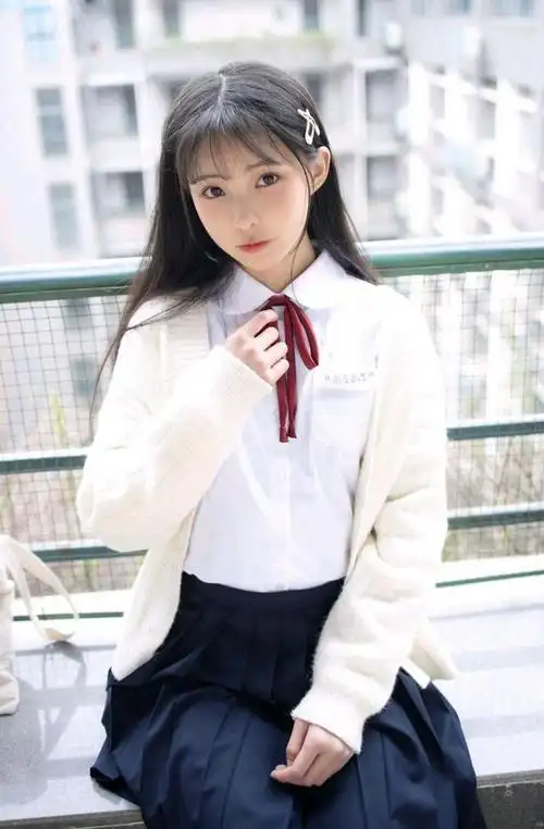 身穿日本校服的小姐姐清纯又惹人爱这样的的小姐姐你喜欢吗