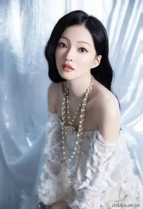 张韶涵雨中演唱会疑遭肠胃不适,现场疑有"尴尬插曲"