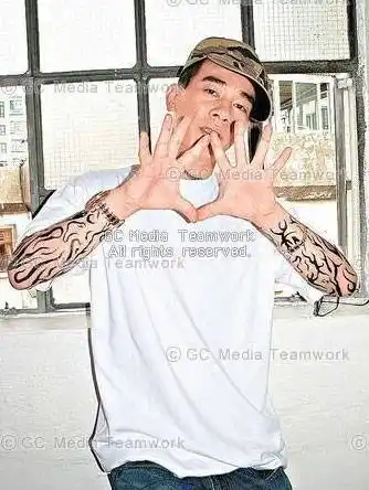 陈小春的纹身十分抢眼