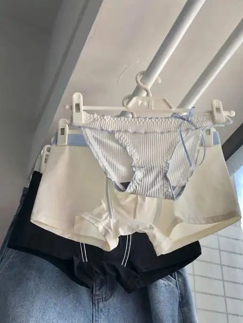 一起晒在阳台上的情侣内内才是终极浪漫