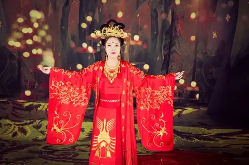 古装优雅华丽大方,早就想体验一下,于今年七月二十日终于走进摄影殿堂