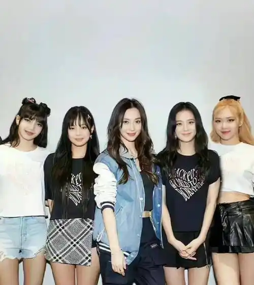 angelababy与blackpink罕见合体 站c位气势如虹完胜四
