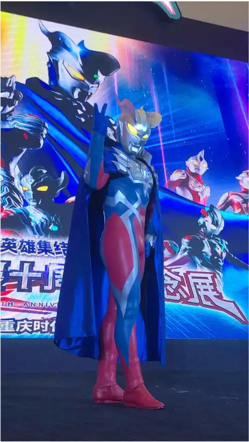 披风版赛罗奥特曼首次亮相太帅了