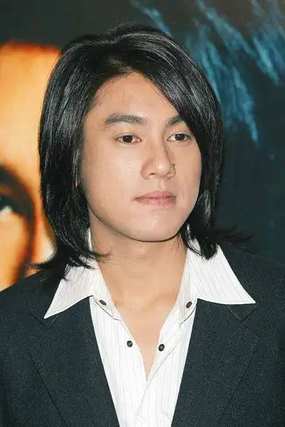 图文:f4出席新闻发布会(1)--朱孝天帅气迷人