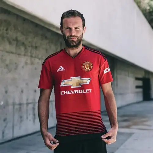 可以买了adidas曼联1819赛季主场球衣刚刚上架