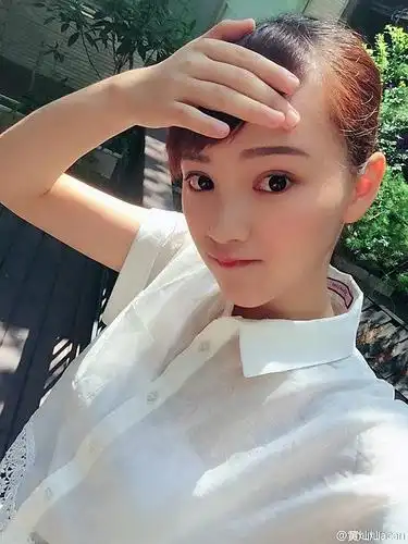 黄灿灿为什么这么喜欢美瞳