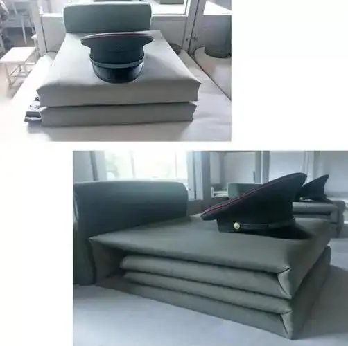 女兵的内务!看被子和床单,有棱有角,整整齐齐,一丝褶皱都没有!