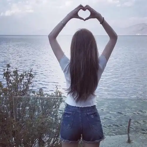 女生头像简单干净霸气背影