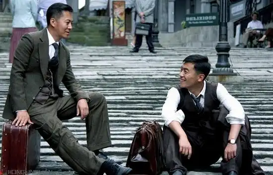 《飞鹰》曝老同疑情 朱亚文与战友大被同眠