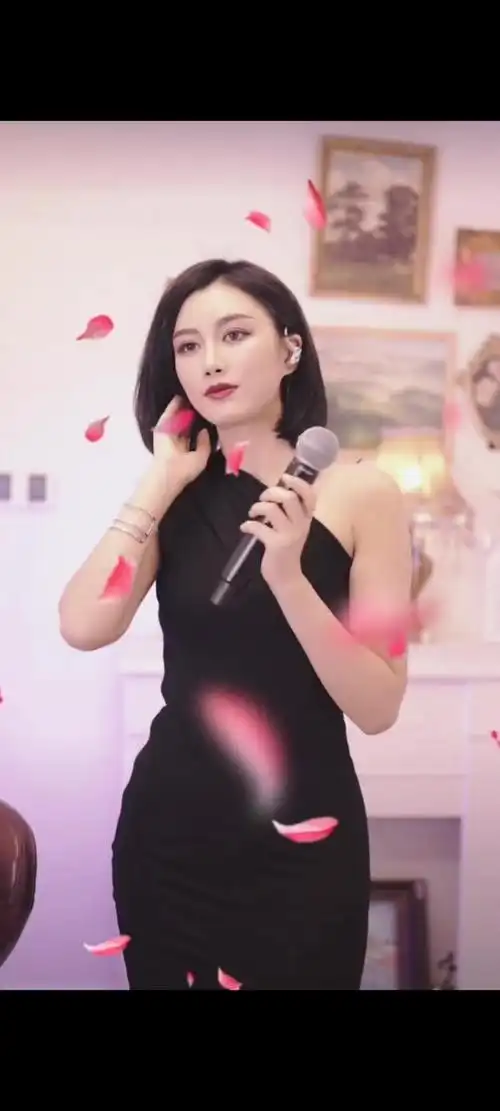 莲花亭蓝万抖音音乐人实力派歌手气质女神用心唱歌给你听