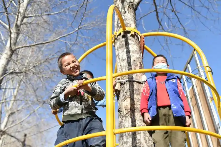 (五中全会精神在基层)土族幸福新农村