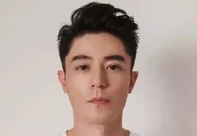 霍建华参加聚会,林心如素颜趴老公肩上竟没认出来,样子差太多!