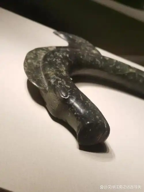 中华第一龙——红山玉龙