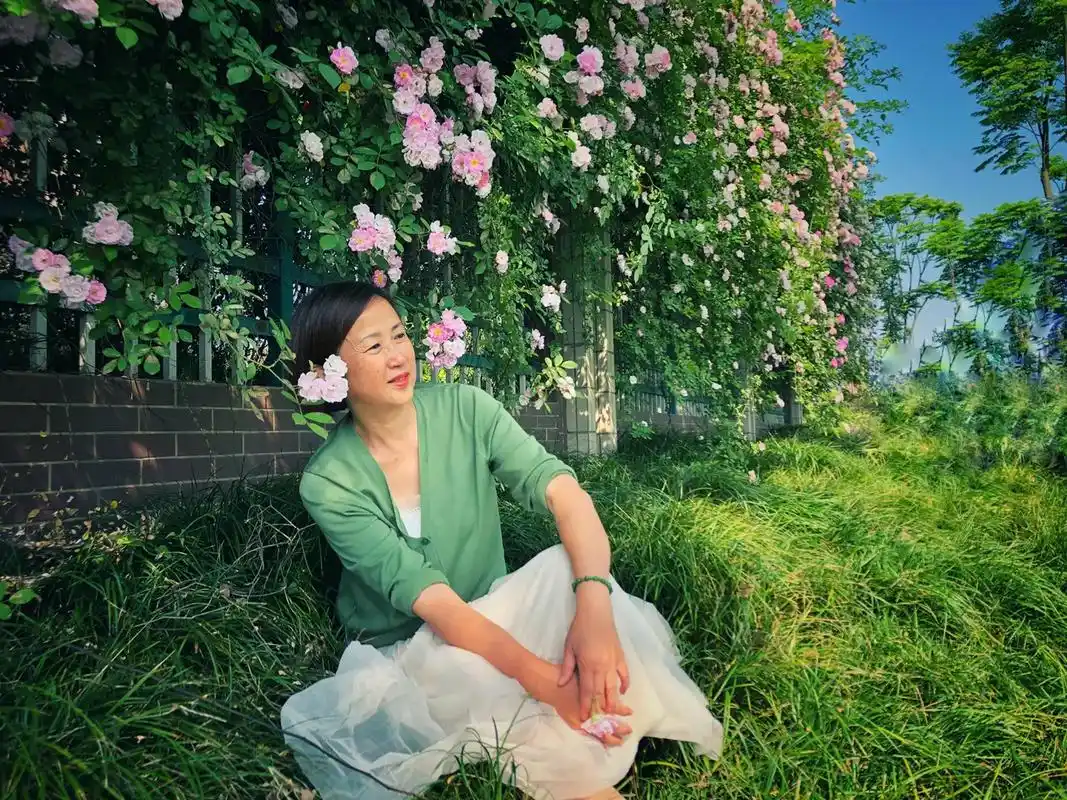 蔷薇花 #你若盛开清风自来 #花期已至美好如初 #唯美意境 - 抖音