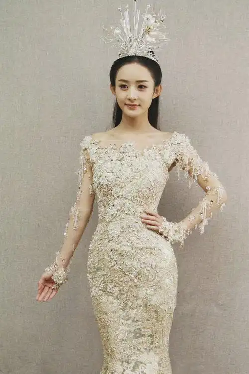 赵丽颖2014年金鹰节旧照#赵丽颖最美金鹰女神,一袭金色的鱼尾长裙