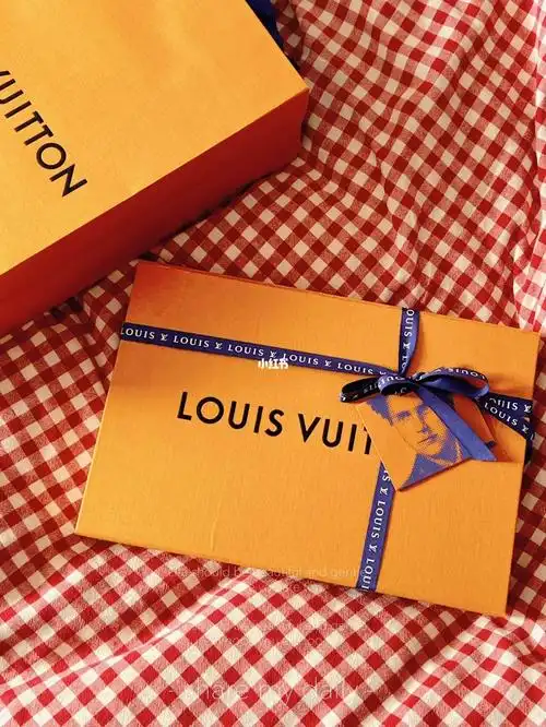 lv关于郑女士给郑女士的橙色盒子