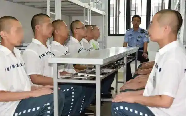 在监狱的服刑人员为什么剃光头