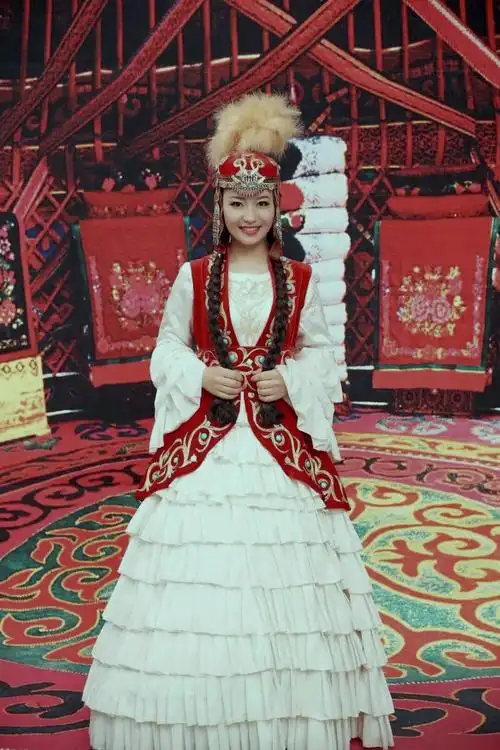 哈萨克族姑娘