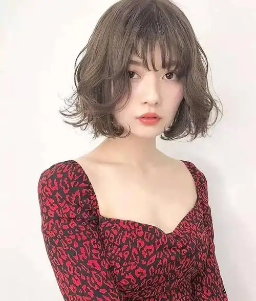 脸大脸圆适合什么发型?四个实用的瘦脸发型,时尚洋气又显脸小