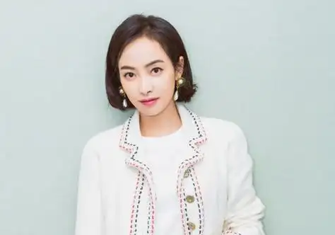 秋季小脸女生最新无刘海短发设计清新又气质_女生扫一扫脸型配发型