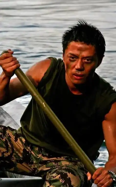 段奕宏演袁朗,可真是军人角色的不二人选,在娱乐圈里,找不出比他更