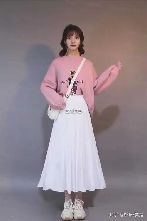 白纱裙配什么颜色的毛衣好看,不穿外套?