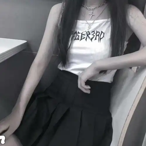 清新系半身女头像,女生头像图片-回车桌面