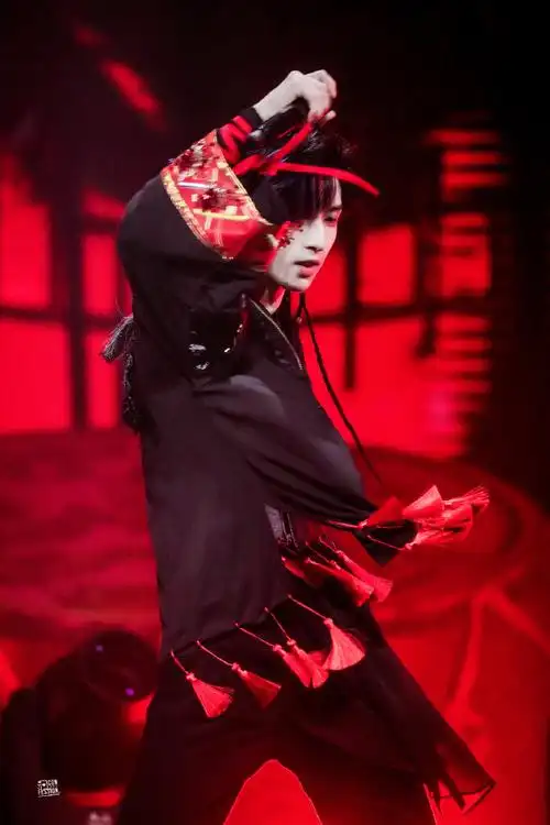 严浩翔刀马旦舞台