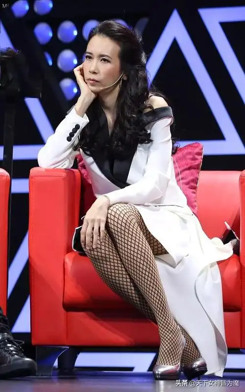 莫文蔚黑色网袜美腿高跟写真