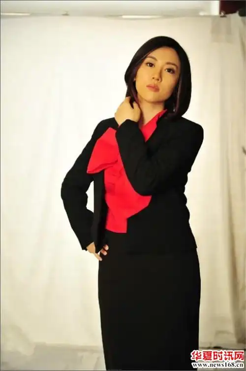 宋丹丹准儿媳王博谷优雅干练女人味十足