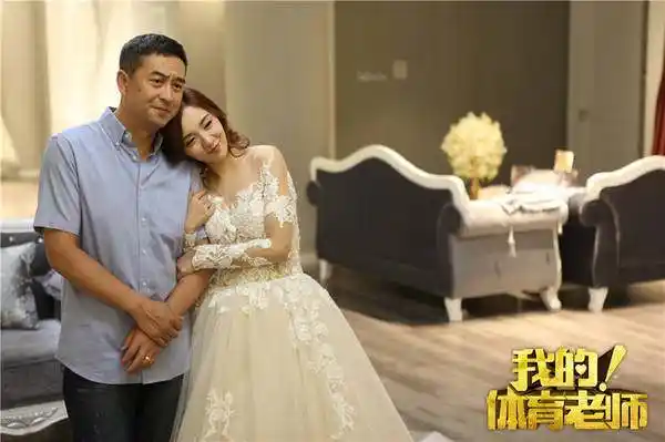 很哥解密:萝莉爱大叔,闹的是哪一出