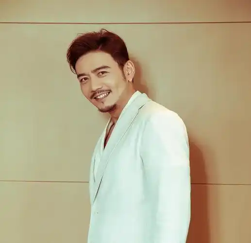 杨烁被曝疑似出轨?风波中的女主角在其补办婚礼期间这样说