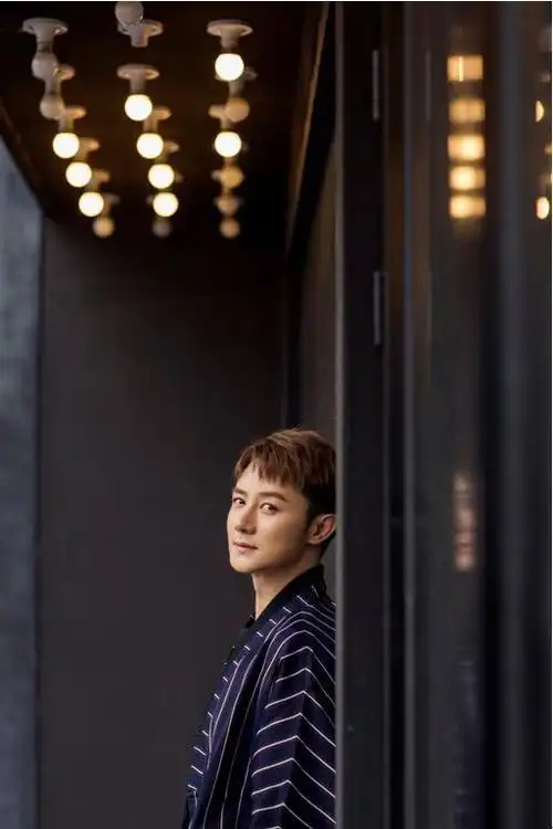 实力偶像艺人张倬闻秋冬写真喋血长江热播