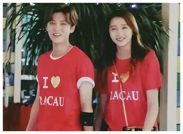 "鹿晗与关晓彤:爱情传奇逐梦娱乐圈,清流璀璨永流传"_恋情_勇气_外界