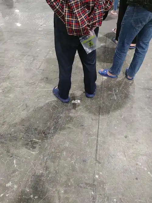 不随地吐痰很难吗