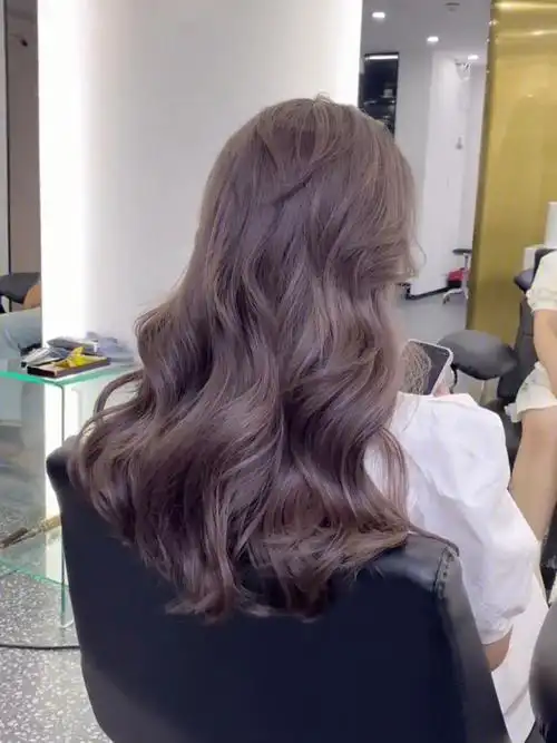 烫一次可以美半年的甜美减龄法式慵懒卷发