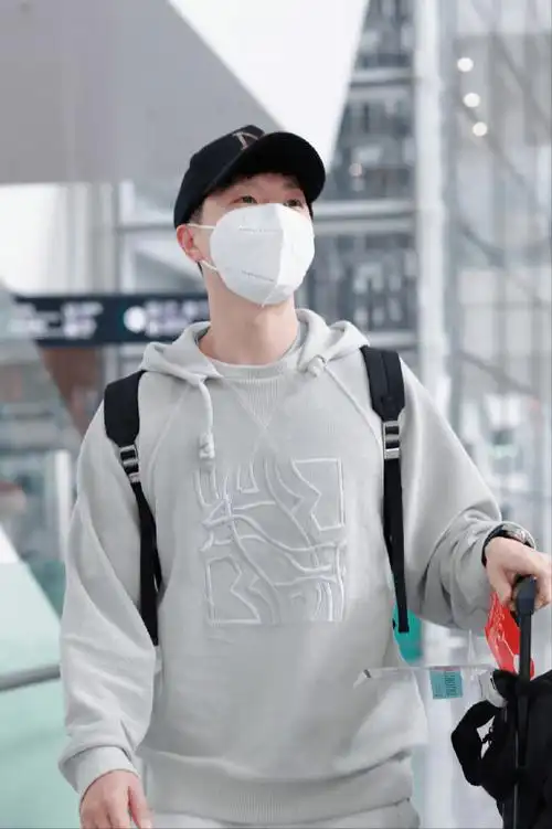 35岁马龙白衬衣 大背头,儒雅帅气贵公子,身材挺拔板正气质绝了_国乒