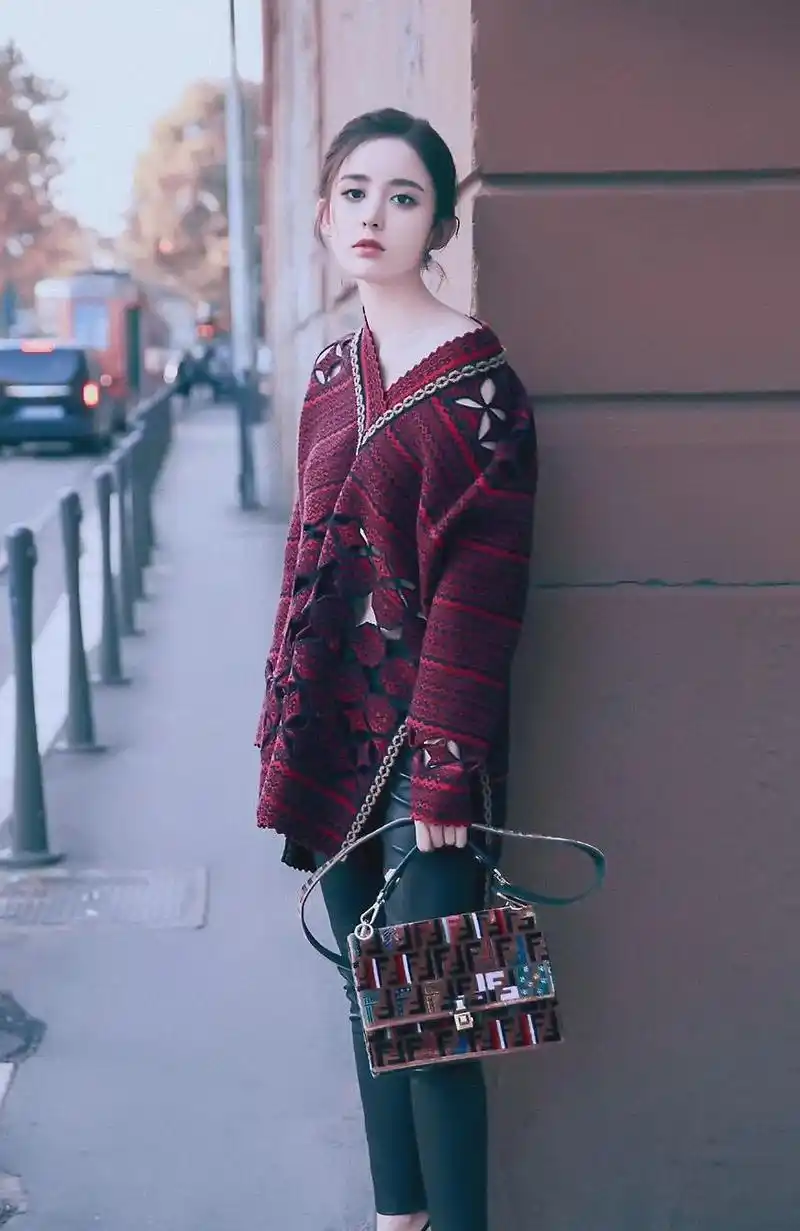 街拍:古力娜扎街拍合辑,性感时尚有魅力,每套搭配都秒杀众人