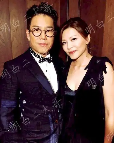 香港影星林晓峰与相伴18年的妻子离婚,试问相爱多久才能厮守一生