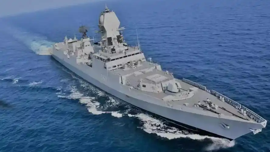 英国海军45型驱逐舰刚在波斯湾出丑,如今又和印度最新战舰同框_飞龙