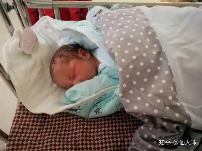 大家能晒一晒你们的宝宝婴儿时期的「丑照」吗?