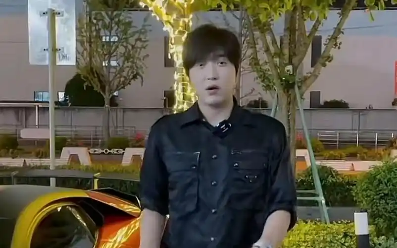 帅气又低调,开着兰博基尼去探店,美食博主mr白冰坐拥两千万粉丝_作品_