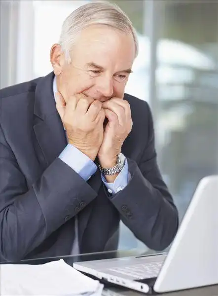 烦恼,老人,商务人士,笔记本电脑